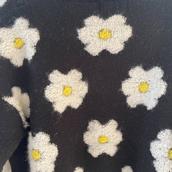 Design Studio Sweater | Size O/S | Black w/ Daisy's - Picture 5 of 5